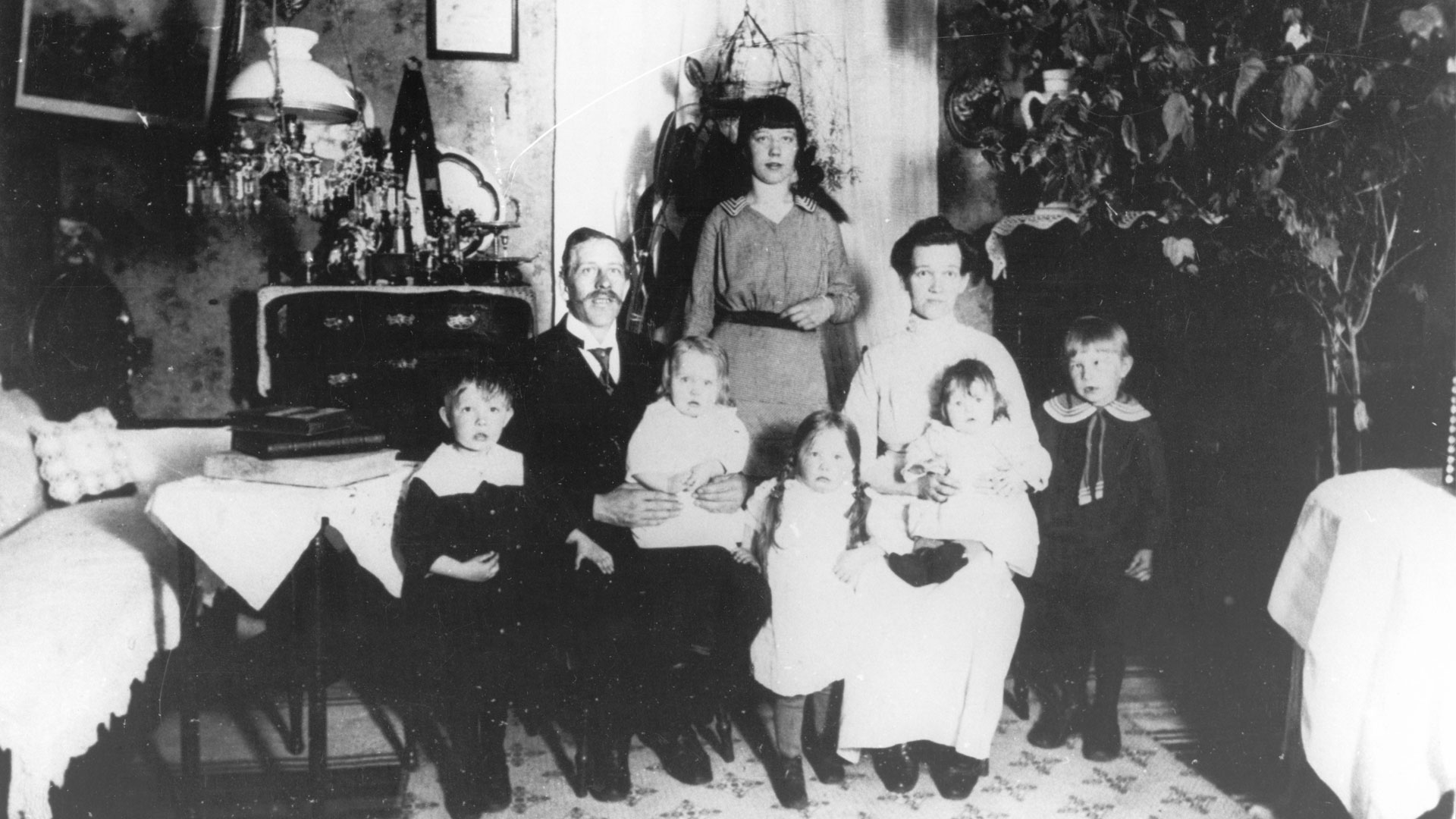 Äldre par från gården