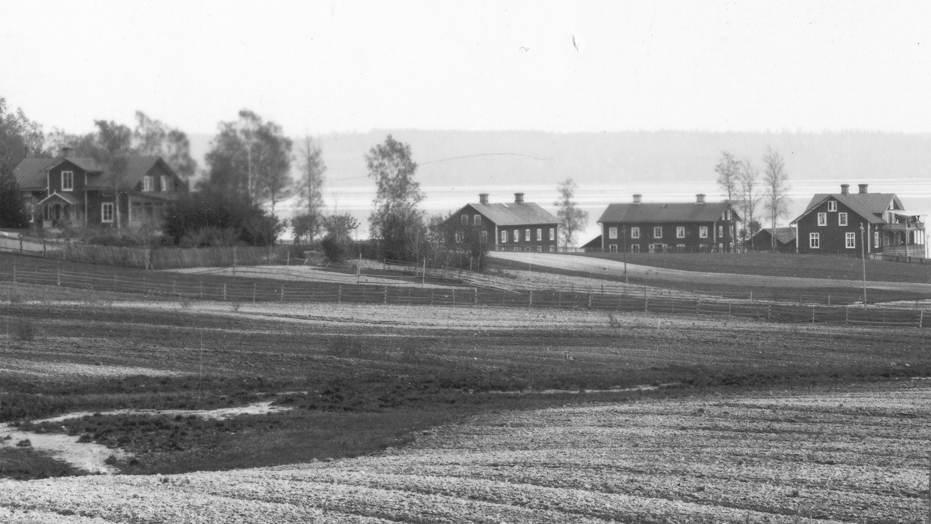 Sjöbyggningen och ladugård